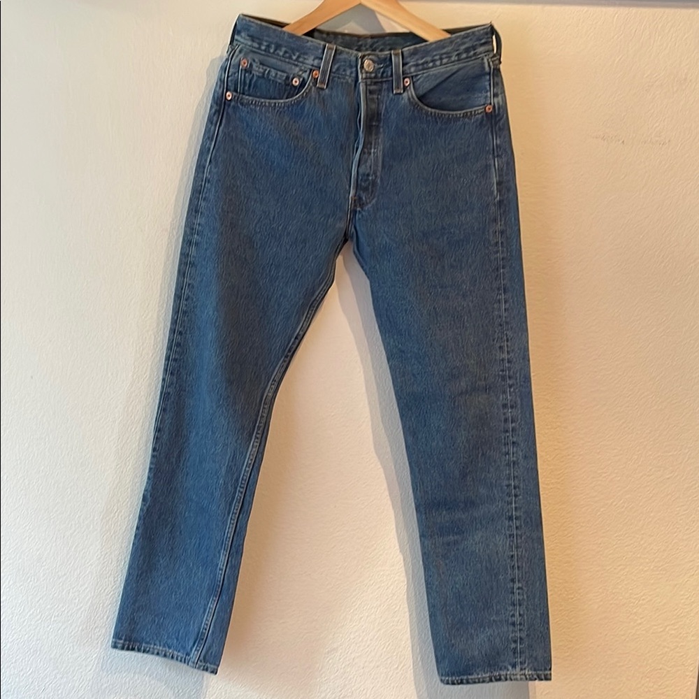 Levi’s Woman’s 501 Classic Straight Leg Blue Jeans, Size 31 x 32, EUC - Picture 3 of 13